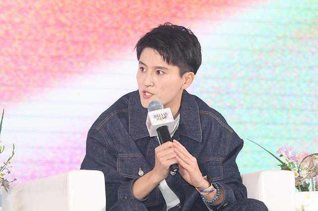 晚上八点整